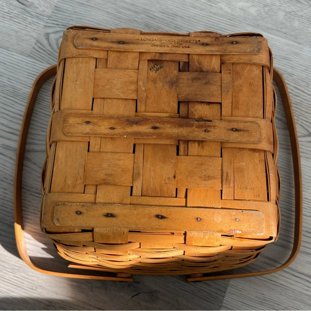 Longaberger Vintage Large Berry Basket With Handle Signed 2000 12” By 12” By 6”